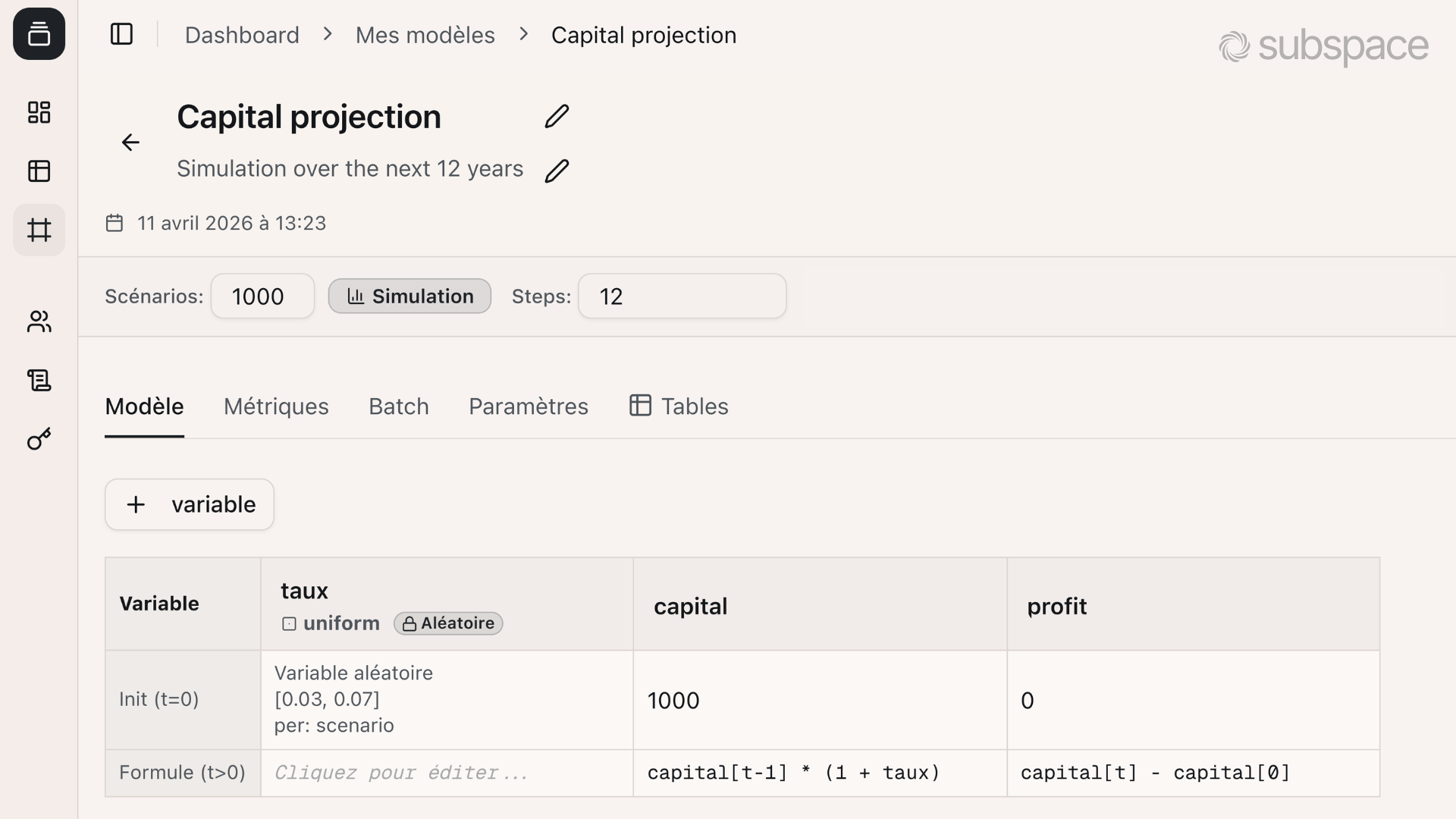 Portail Subspace : vue rapprochée de « Capital projection » : onglet Modèle, paramètres de simulation et colonnes alignées sur le JSON.